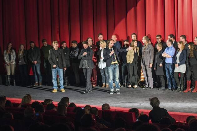 Lars Büchel und Olaf Schubert mit Cast und Crew bei der Premiere des Kinofilms Schubert in Love im UFA Kristallpalast. Dresden, 06.12.2016 Foto:xT.xFrankex xFuturexImage