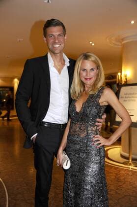 Sonja Kiefer mit Freund Cedric Schwarz 10 Jahre Audi Generation Award Preis, Auszeichnung Hotel Bayerischer Hof München 07. Dezember 2016