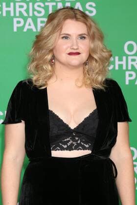 LOS ANGELES - DEC 7: Jillian Bell at the Office Christmas Party Premiere at Village Theater on December 7, 2016 in Westwood, CA  Copyright: xKathyxHutchinsx xIPAx