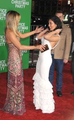 December 7, 2016 - Los Angeles, California, United States - December 7th 2016 - Los Angeles California USA - Actress JENNIFER ANISTON, Actress OLIVIA MUNN at the Office Christmas Party Premiere held at the Regency Village Theater, Westwood, Los Angeles CA Los Angeles United States - ZUMAf05_ 20161207_zaf_f05_038