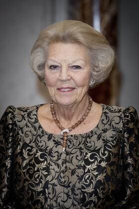 08-12-2016 Amsterdam King Willem-Alexander, with Queen Maxima and Princess Beatrix, during the Erasmusprize ceremony at the Koninklijke paleis in Amsterdam. The King, patron of the Praemium Erasmianum foundation, and the board has awarded the 150.000 euro prize to the British writer Dame Antonia Susan Byatt (1936). This years theme of the Erasmusprijs was ‘Life Writing .  Copyright: xPPE v.d.xWerfx