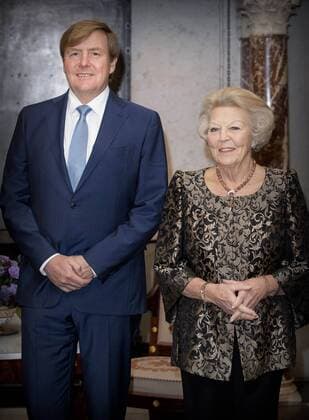 08-12-2016 Amsterdam King Willem-Alexander, with Queen Maxima and Princess Beatrix, during the Erasmusprize ceremony at the Koninklijke paleis in Amsterdam. The King, patron of the Praemium Erasmianum foundation, and the board has awarded the 150.000 euro prize to the British writer Dame Antonia Susan Byatt (1936). This years theme of the Erasmusprijs was ‘Life Writing .  Copyright: xPPE v.d.xWerfx