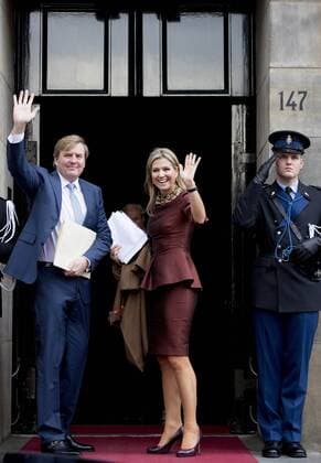 08-12-2016 Amsterdam King Willem-Alexander, with Queen Maxima and Princess Beatrix, during the Erasmusprize ceremony at the Koninklijke paleis in Amsterdam. The King, patron of the Praemium Erasmianum foundation, and the board has awarded the 150.000 euro prize to the British writer Dame Antonia Susan Byatt (1936). This years theme of the Erasmusprijs was ‘Life Writing .  Copyright: xPPE v.d.xWerfx