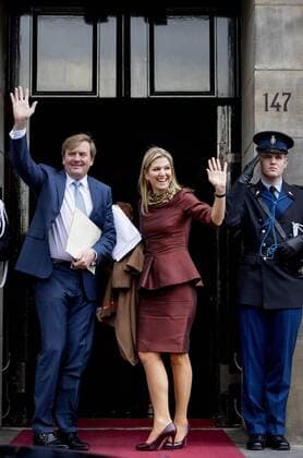 08-12-2016 Amsterdam King Willem-Alexander, with Queen Maxima and Princess Beatrix, during the Erasmusprize ceremony at the Koninklijke paleis in Amsterdam. The King, patron of the Praemium Erasmianum foundation, and the board has awarded the 150.000 euro prize to the British writer Dame Antonia Susan Byatt (1936). This years theme of the Erasmusprijs was ‘Life Writing .  Copyright: xPPE v.d.xWerfx