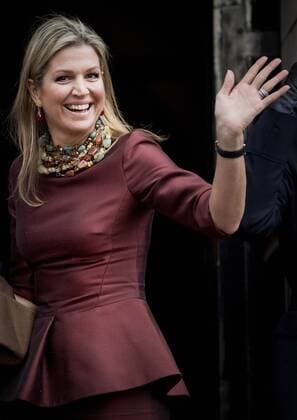 08-12-2016 Amsterdam King Willem-Alexander, with Queen Maxima and Princess Beatrix, during the Erasmusprize ceremony at the Koninklijke paleis in Amsterdam. The King, patron of the Praemium Erasmianum foundation, and the board has awarded the 150.000 euro prize to the British writer Dame Antonia Susan Byatt (1936). This years theme of the Erasmusprijs was ‘Life Writing .  Copyright: xPPE v.d.xWerfx