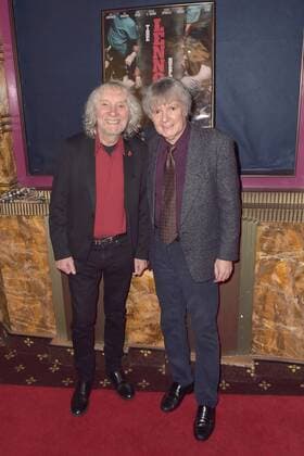 Albert Lee und Brooke Halpin bei der Premiere des Kinofilms The Lennon Report im Crest Theatre. Los Angeles, 08.12.2016 Foto:xD.xStarbuckx xFuturexImage