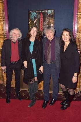 Albert Lee mit Gattin Karen, Brooke Halpin und Karen Tsen Lee bei der Premiere des Kinofilms The Lennon Report im Crest Theatre. Los Angeles, 08.12.2016 Foto:xD.xStarbuckx xFuturexImage