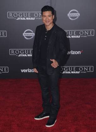 December 10, 2016 - Hollywood, CA, United States - 10 December 2016 - Hollywood, California - Mario Lopez. Rogue One: A Star Wars Story World premiere held at Pantages Theater. Photo Credit: AdMedia Hollywood United States - ZUMAa123 20161210_zaa_a123_178