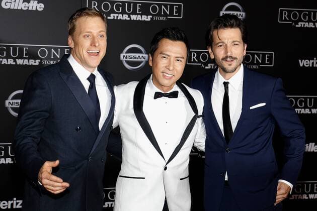Alan Tudyk, Donnie Yen und Diego Luna, die Schauspieler bei der Rogue One: A Star Wars Story Film Premiere am 10.12.2016 in Hollywood, Los Angeles Rogue One: A Star Wars Story World Premiere in Hollywood, Los Angeles, 2016 
