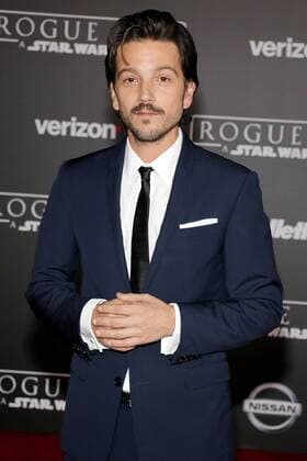 Diego Luna bei der Rogue One: A Star Wars Story Film Premiere am 10.12.2016 in Hollywood, Los Angeles Rogue One: A Star Wars Story World Premiere in Hollywood, Los Angeles, 2016 