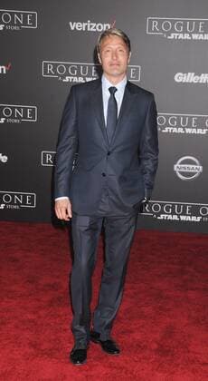 December 10, 2016 - Los Angeles, California, United States - December 10th 2016 - Los Angeles California USA - Actor MADS MIKKELSEN at the World Premiere for Rogue One Star Wars held at the Pantages Theater, Hollywood, Los Angeles CA Los Angeles United States - ZUMAf05_ 20161210_zaf_f05_074