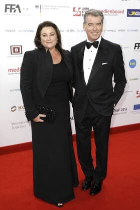 Pierce Brosnan mit Gattin Keely Shaye Smith bei der Verleihung vom 29. Europäischen Filmpreis 2016 29th European Film Awards 2016 im Nationalen Forum für Musik. Breslau, 10.12.2016 Foto:xS.xGabschx xFuturexImage
