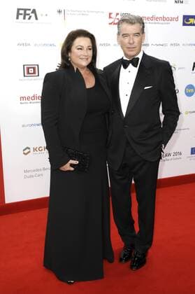 Pierce Brosnan mit Gattin Keely Shaye Smith bei der Verleihung vom 29. Europäischen Filmpreis 2016 29th European Film Awards 2016 im Nationalen Forum für Musik. Breslau, 10.12.2016 Foto:xS.xGabschx xFuturexImage