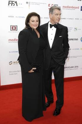 Pierce Brosnan mit Gattin Keely Shaye Smith bei der Verleihung vom 29. Europäischen Filmpreis 2016 29th European Film Awards 2016 im Nationalen Forum für Musik. Breslau, 10.12.2016 Foto:xS.xGabschx xFuturexImage
