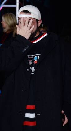 Director Kevin Smith attends the premiere of the sci-fi motion picture Rogue One: A Star Wars Story at the Pantages Theatre in the Hollywood section of Los Angeles on December 10, 2016. Storyline: The Rebellion makes a risky move to steal the plans to the Death Star, setting up the epic saga to follow.  LAP2016121045 JIMxRUYMEN