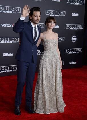 Cast members Diego Luna and Felicity Jones attend the premiere of the sci-fi motion picture Rogue One: A Star Wars Story at the Pantages Theatre in the Hollywood section of Los Angeles on December 10, 2016. Storyline: The Rebellion makes a risky move to steal the plans to the Death Star, setting up the epic saga to follow.  LAP2016121004 JIMxRUYMEN