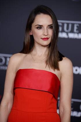 Actress Rachael Leigh Cook attends the premiere of the sci-fi motion picture Rogue One: A Star Wars Story at the Pantages Theatre in the Hollywood section of Los Angeles on December 10, 2016. Storyline: The Rebellion makes a risky move to steal the plans to the Death Star, setting up the epic saga to follow.  LAP2016121018 JIMxRUYMEN