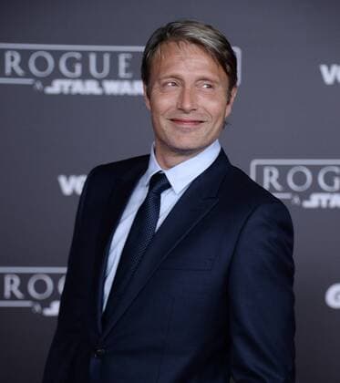 Cast member Mads Mikkelsen attends the premiere of the sci-fi motion picture Rogue One: A Star Wars Story at the Pantages Theatre in the Hollywood section of Los Angeles on December 10, 2016. Storyline: The Rebellion makes a risky move to steal the plans to the Death Star, setting up the epic saga to follow.  LAP2016121039 JIMxRUYMEN
