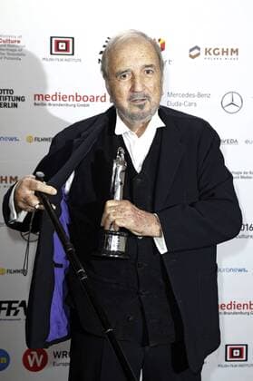 Jean-Claude Carriere mit dem Preis für sein Lebenswerk bei der Verleihung vom 29. Europäischen Filmpreis 2016 29th European Film Awards 2016 im Nationalen Forum für Musik. Breslau, 10.12.2016 Foto:xS.xGabschx xFuturexImage