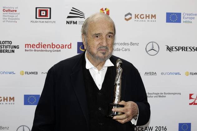 Jean-Claude Carriere mit dem Preis für sein Lebenswerk bei der Verleihung vom 29. Europäischen Filmpreis 2016 29th European Film Awards 2016 im Nationalen Forum für Musik. Breslau, 10.12.2016 Foto:xS.xGabschx xFuturexImage