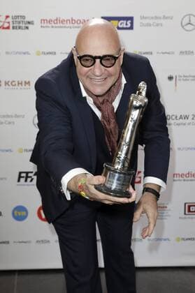 Gianfranco Rosi mit dem Preis für den besten Dokumentarfilm Fuocoammare Seefeuer , bei der Verleihung vom 29. Europäischen Filmpreis 2016 29th European Film Awards 2016 im Nationalen Forum für Musik. Breslau, 10.12.2016 Foto:xS.xGabschx xFuturexImage