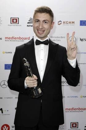 Ilya Demutsky mit dem Preis für den besten Soundtrack zu (M)uchenik Der die Zeichen liest bei der Verleihung vom 29. Europäischen Filmpreis 2016 29th European Film Awards 2016 im Nationalen Forum für Musik. Breslau, 10.12.2016 Foto:xS.xGabschx xFuturexImage
