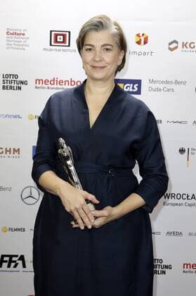Stefanie Bieker mit dem Preis für die besten Kostüme in Under Sandet Unter dem Sand - Das Versprechen der Freiheit bei der Verleihung vom 29. Europäischen Filmpreis 2016 29th European Film Awards 2016 im Nationalen Forum für Musik. Breslau, 10.12.2016 Foto:xS.xGabschx xFuturexImage
