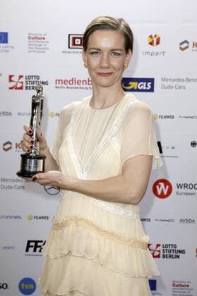 Sandra Hüller mit dem Preis für die beste Darstellerin in Toni Erdmann bei der Verleihung vom 29. Europäischen Filmpreis 2016 29th European Film Awards 2016 im Nationalen Forum für Musik. Breslau, 10.12.2016 Foto:xS.xGabschx xFuturexImage