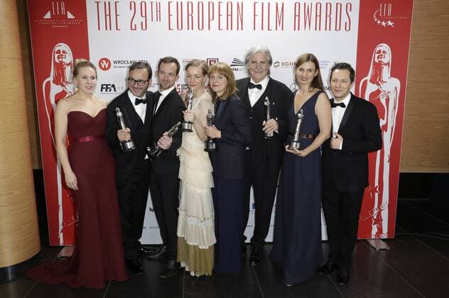 Hadewych Minis, Michel Merkt, Jonas Dornbach, Sandra Hüller, Maren Ade, Peter Simonischek, Janine Jackowski und Trystan Pütter mit den Preisen für den Film Toni Erdmann bei der Verleihung vom 29. Europäischen Filmpreis 2016 29th European Film Awards 2016 im Nationalen Forum für Musik. Breslau, 10.12.2016 Foto:xS.xGabschx xFuturexImage