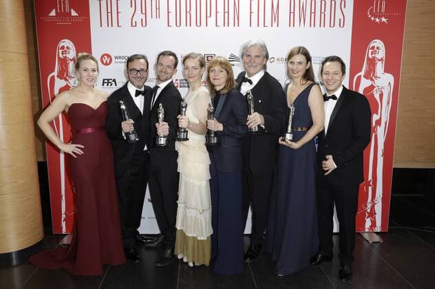Hadewych Minis, Michel Merkt, Jonas Dornbach, Sandra Hüller, Maren Ade, Peter Simonischek, Janine Jackowski und Trystan Pütter mit den Preisen für den Film Toni Erdmann bei der Verleihung vom 29. Europäischen Filmpreis 2016 29th European Film Awards 2016 im Nationalen Forum für Musik. Breslau, 10.12.2016 Foto:xS.xGabschx xFuturexImage