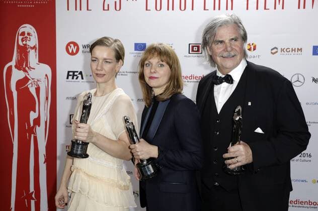 Sandra Hüller, Maren Ade und Peter Simonischek mit ihren Preisen für den Film Toni Erdmann bei der Verleihung vom 29. Europäischen Filmpreis 2016 29th European Film Awards 2016 im Nationalen Forum für Musik. Breslau, 10.12.2016 Foto:xS.xGabschx xFuturexImage
