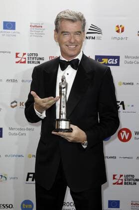 Pierce Brosnan mit dem Preis für die beste europäische Leistung im Weltkino bei der Verleihung vom 29. Europäischen Filmpreis 2016 29th European Film Awards 2016 im Nationalen Forum für Musik. Breslau, 10.12.2016 Foto:xS.xGabschx xFuturexImage