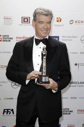 Pierce Brosnan mit dem Preis für die beste europäische Leistung im Weltkino bei der Verleihung vom 29. Europäischen Filmpreis 2016 29th European Film Awards 2016 im Nationalen Forum für Musik. Breslau, 10.12.2016 Foto:xS.xGabschx xFuturexImage