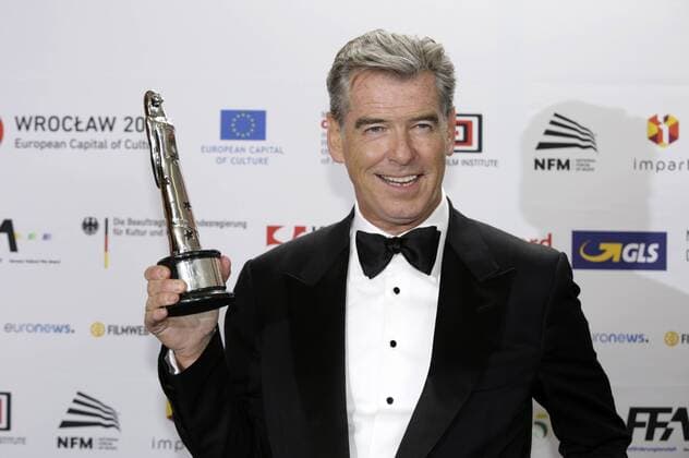 Pierce Brosnan mit dem Preis für die beste europäische Leistung im Weltkino bei der Verleihung vom 29. Europäischen Filmpreis 2016 29th European Film Awards 2016 im Nationalen Forum für Musik. Breslau, 10.12.2016 Foto:xS.xGabschx xFuturexImage