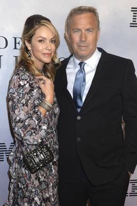 Christine Baumgartner mit Ehemann Kevin Costner beim Special Screening des Kinofilms Hidden Figures - Unerkannte Heldinnen im SVA Theatre. New York, 10.12.2016 Foto:xD.xVanxTinex xFuturexImage