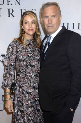 Christine Baumgartner mit Ehemann Kevin Costner beim Special Screening des Kinofilms Hidden Figures - Unerkannte Heldinnen im SVA Theatre. New York, 10.12.2016 Foto:xD.xVanxTinex xFuturexImage