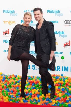 Giulia Siegel mit Freund Ludwig Heer - Premiere PLOETZLICH PAPA im Zoo Palast in Berlin am 12.12.2016. Premiere PLOETZLICH PAPA