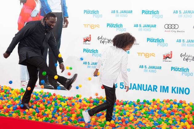 Omar Sy und Gloria Colston - Premiere PLOETZLICH PAPA im Zoo Palast in Berlin am 12.12.2016. Premiere PLOETZLICH PAPA