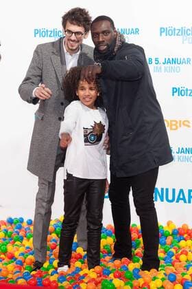 Themen der Woche Bilder des Tages Hugo Gelin, Gloria Colston und Omar Sy - Premiere PLOETZLICH PAPA im Zoo Palast in Berlin am 12.12.2016. Premiere PLOETZLICH PAPA