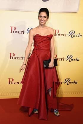 Db Milano 12 12 2016 - red carpet film Poveri ma ricchi - Lodovica Comello 