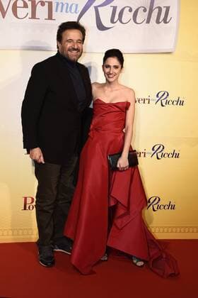 Db Milano 12 12 2016 - red carpet film Poveri ma ricchi - Christian De Sica-Lodovica Comello 