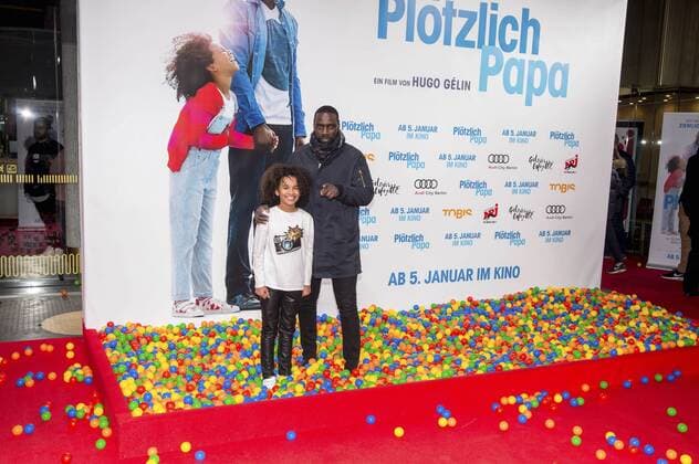 Gloria Colston und Omar Sy bei der Premeire des Kinofilms Plötzlich Papa Demain tout commence im Zoo Palast. Berlin, 12.12.2016 Foto:xK.xWernerx xFuturexImage