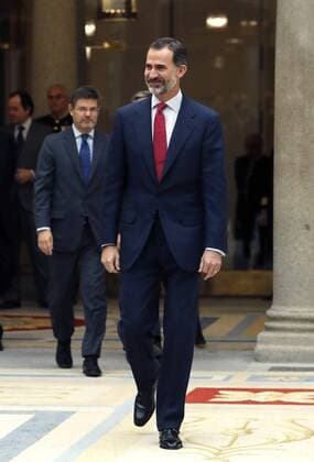 Spain s King Felipe VI arrives for the handover ceremony of the Lord Jakobovits Award 2016 for his support to European Jewish People at the Palace of El Pardo in Madrid, Spain, 13 December 2016. The monarch received the Lord Jakobovits Award 2016 given by the European Rabbi Conference. King Felipe VI awarded with the Lord Jakobovits Prize !ACHTUNG: NUR REDAKTIONELLE NUTZUNG!  GRA133 20161213-636172362248771134