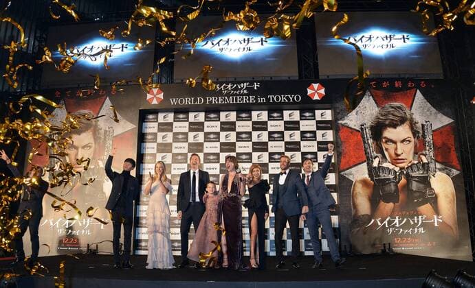 Weltpremiere Resident Evil: The Final Chapter in Tokio (L-R)Korean actor Joon-Gi Lee, actress Ali Larter, Director Paul W.S. Anderson, Ever Anderson, actress Milla Jovovich, Japanese model Rola, actor William Levy and Eoin Macken attend the world premiere for the film Resident Evil: The Final Chapter in Tokyo, Japan on December 13, 2016.  TKP2016121330 KEIZOxMORI
