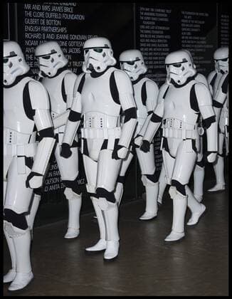 Filmpremiere Rogue One: A Star Wars Story in London . 13 12 2016. London, United Kingdom. Storm Troopers arrive at the launch. ROGUE ONE: A STAR WARS STORY launch event at The Tate Modern, London, UK.  xBenxStevensx xi-Imagesx IIM-14021-0019