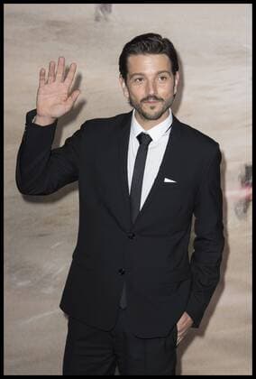 Filmpremiere Rogue One: A Star Wars Story in London . 13 12 2016. London, United Kingdom. Diego Luna ROGUE ONE: A STAR WARS STORY launch event at The Tate Modern, London, UK.  xBenxStevensx xi-Imagesx IIM-14021-0030