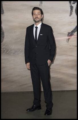 Filmpremiere Rogue One: A Star Wars Story in London . 13 12 2016. London, United Kingdom. Diego Luna ROGUE ONE: A STAR WARS STORY launch event at The Tate Modern, London, UK.  xBenxStevensx xi-Imagesx IIM-14021-0033
