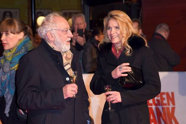 Dieter Hallervorden mit Freundin Christiane Zander Weltpremiere von Vier gegen die Bank im CineStar im Sony Center in Berlin am 13.12.2016