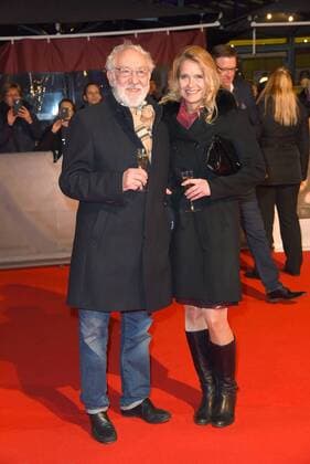 Dieter Hallervorden mit Freundin Christiane Zander Weltpremiere von Vier gegen die Bank im CineStar im Sony Center in Berlin am 13.12.2016