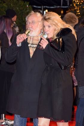 Dieter Hallervorden mit Freundin Christiane Zander Weltpremiere von Vier gegen die Bank im CineStar im Sony Center in Berlin am 13.12.2016